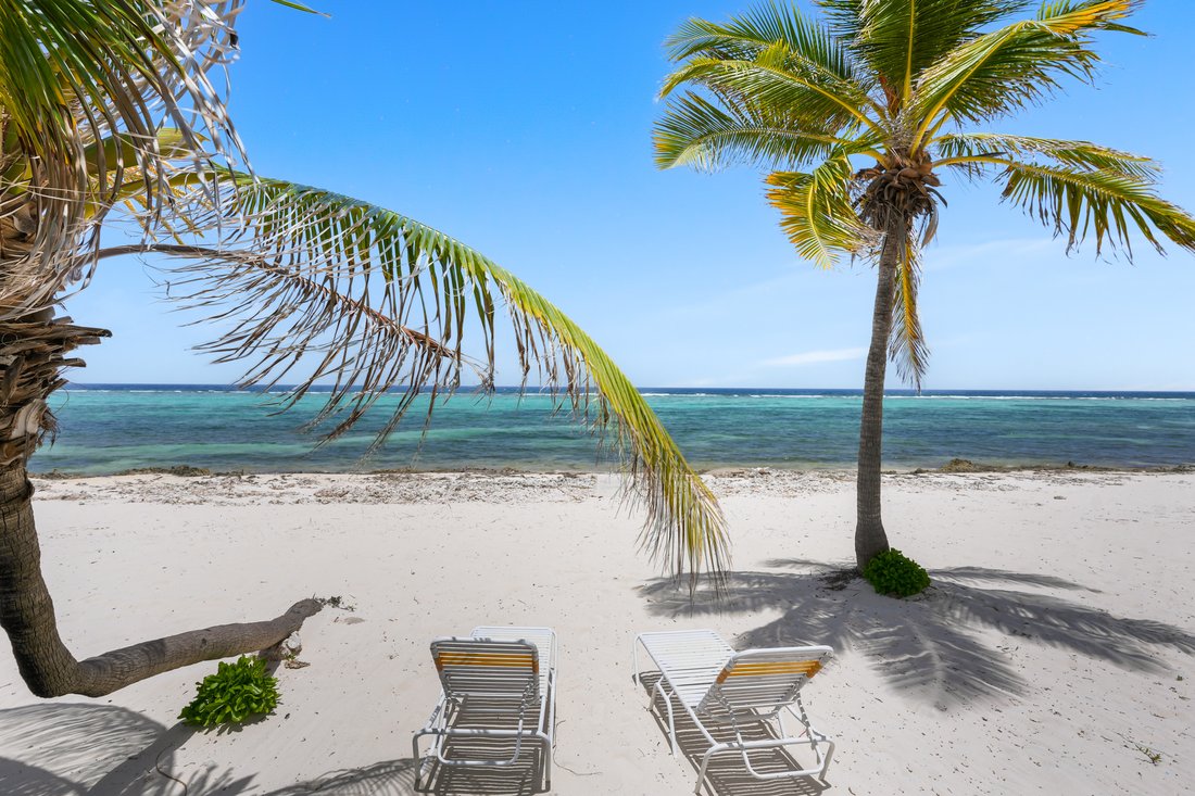 House in Rum Point, North Side, Cayman Islands 2 - 14608878