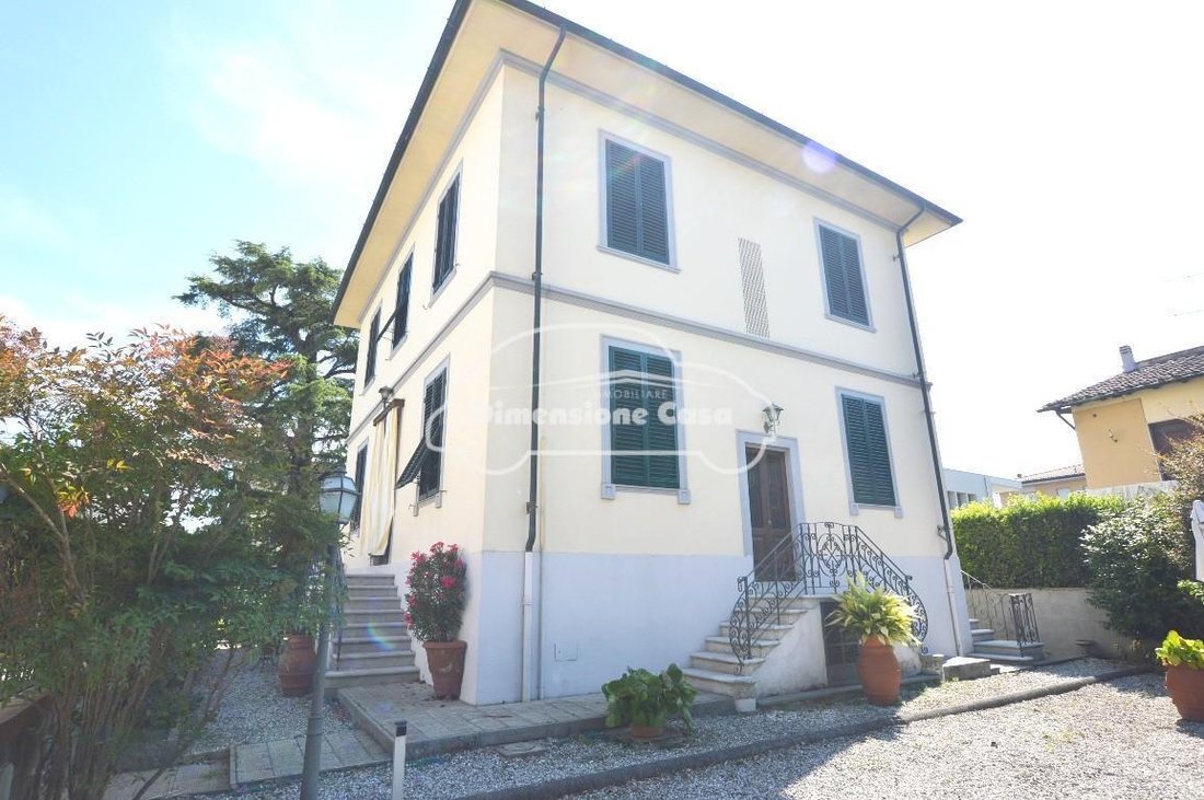 Villa in San Concordio, Lucca, Italy 2 - 14610405