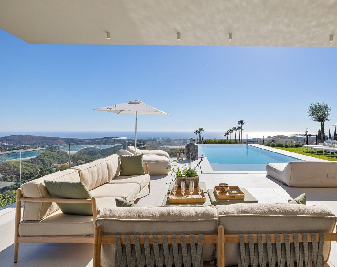 Villa in Benahavis, Andalusia, Spain 1 - 14611321