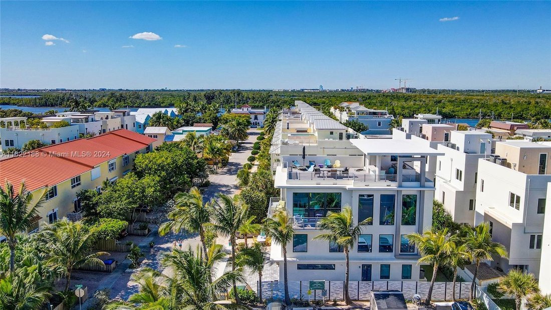 House in Hollywood, Florida, United States 5 - 14609454