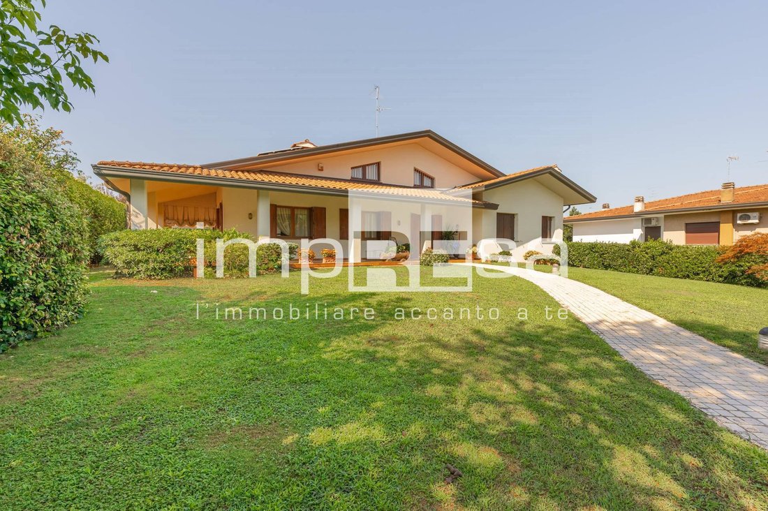 Villa à Azzano Decimo, Frioul-Vénétie julienne, Italie 1 - 14610790