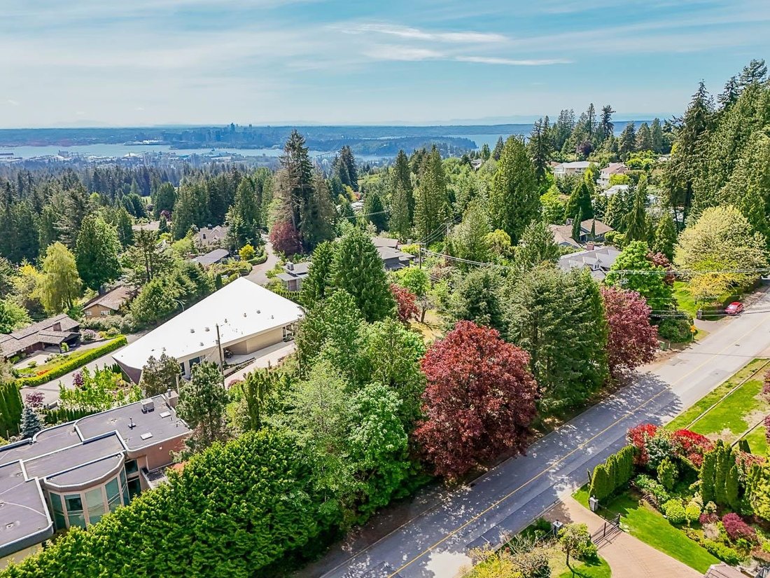 House in West Vancouver, British Columbia, Canada 2 - 14610485