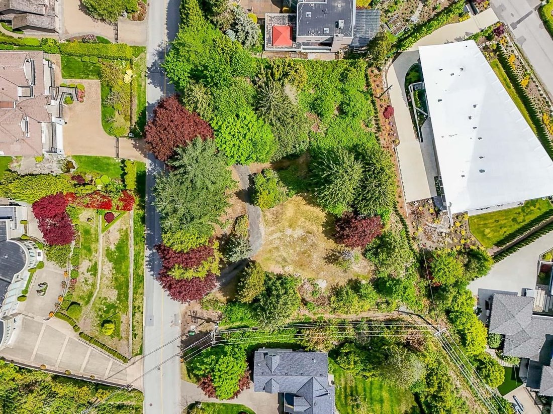 House in West Vancouver, British Columbia, Canada 1 - 14610485