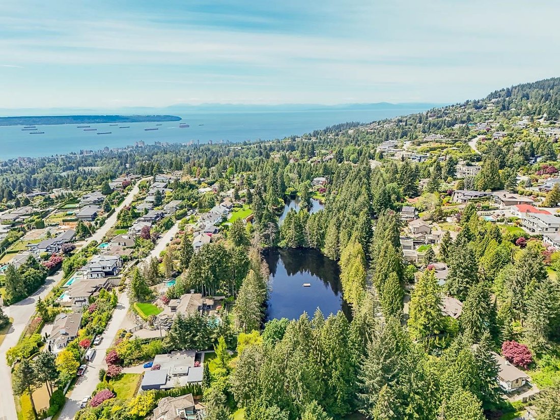 House in West Vancouver, British Columbia, Canada 3 - 14610485