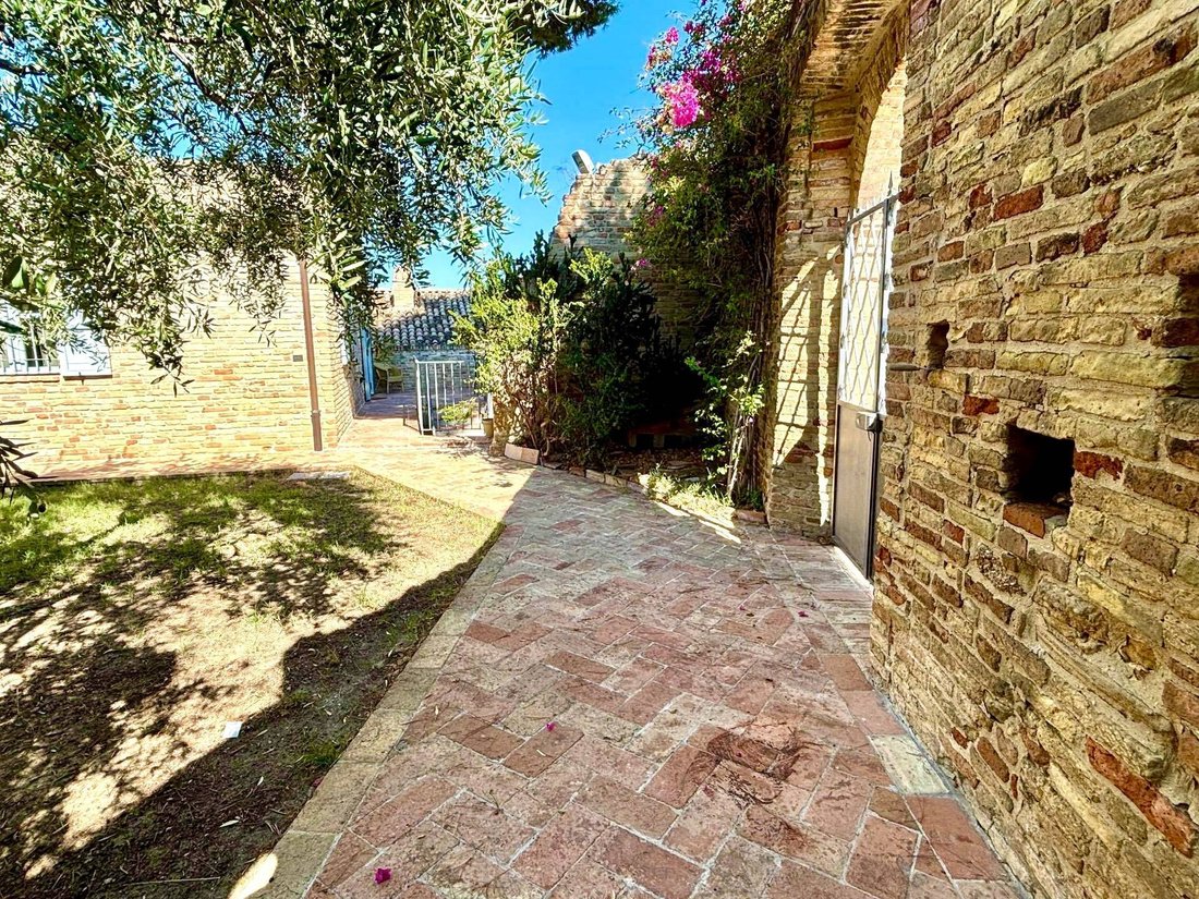 Villa in Cupra Marittima, Marche, Italy 3 - 14613942