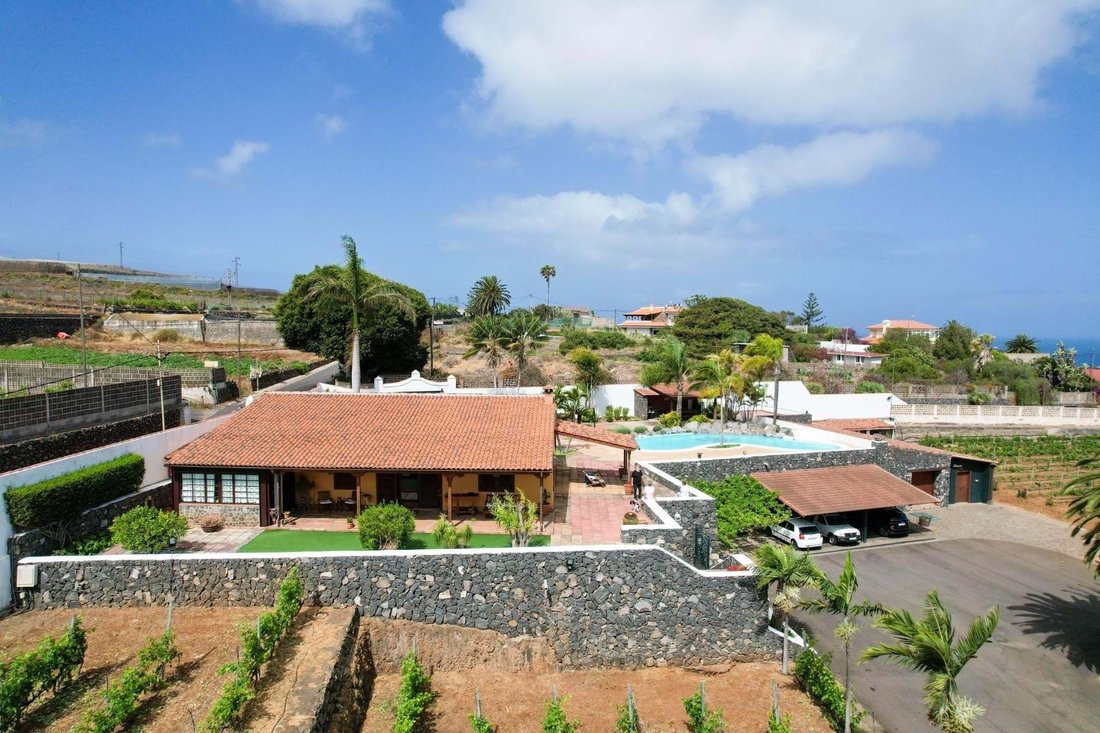Villa in San Cristobal de La Laguna, Canary Islands, Spain 1 - 14615800