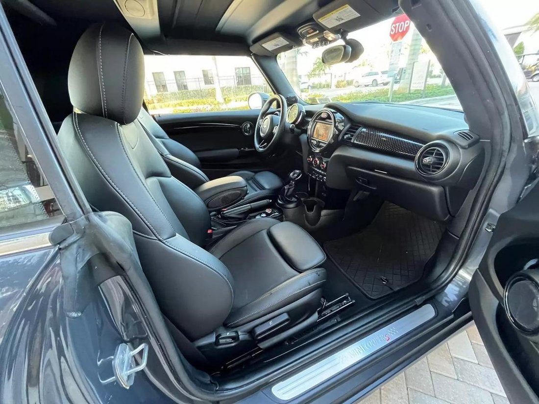 Cabriolet in Fort Lauderdale, Florida, United States 4 - 12560481