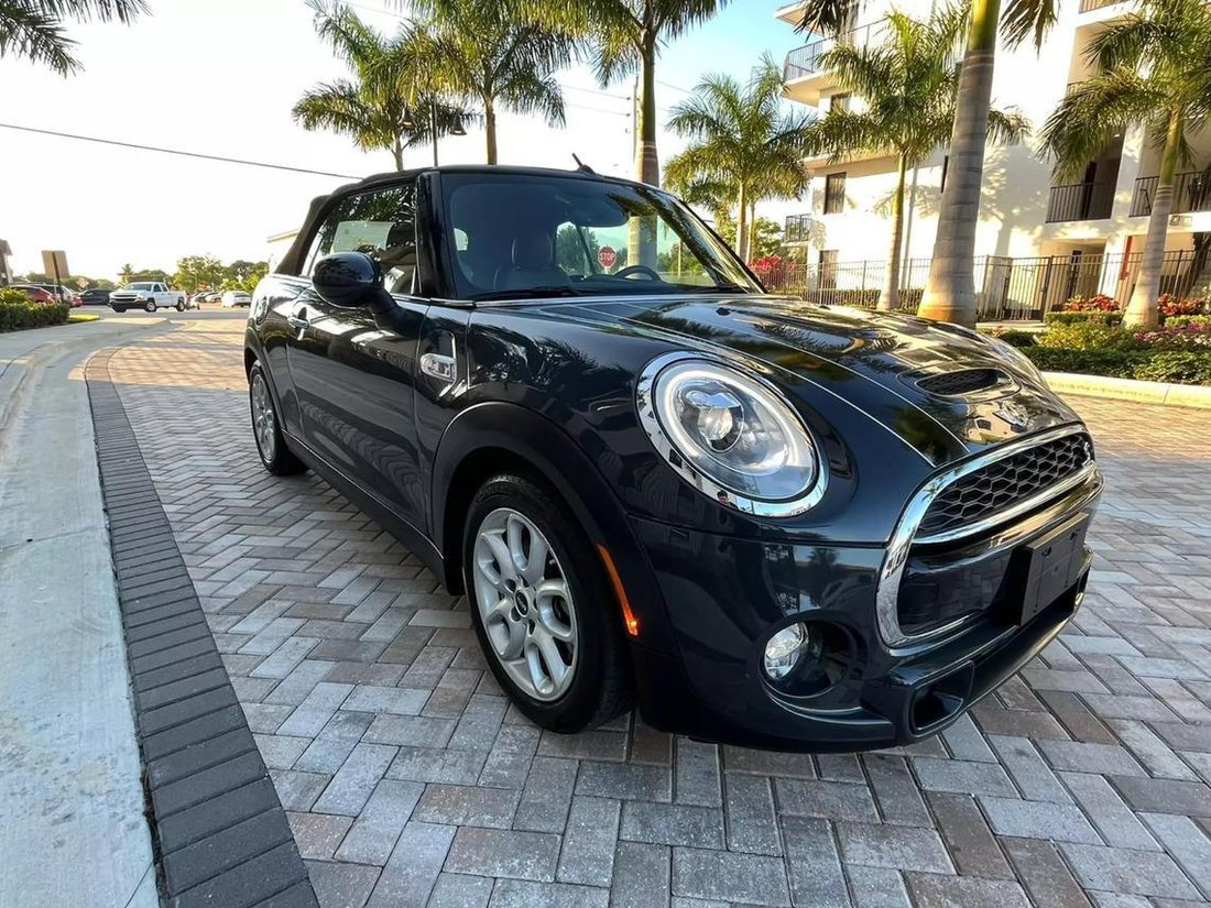 Cabriolet in Fort Lauderdale, Florida, United States 2 - 12560481