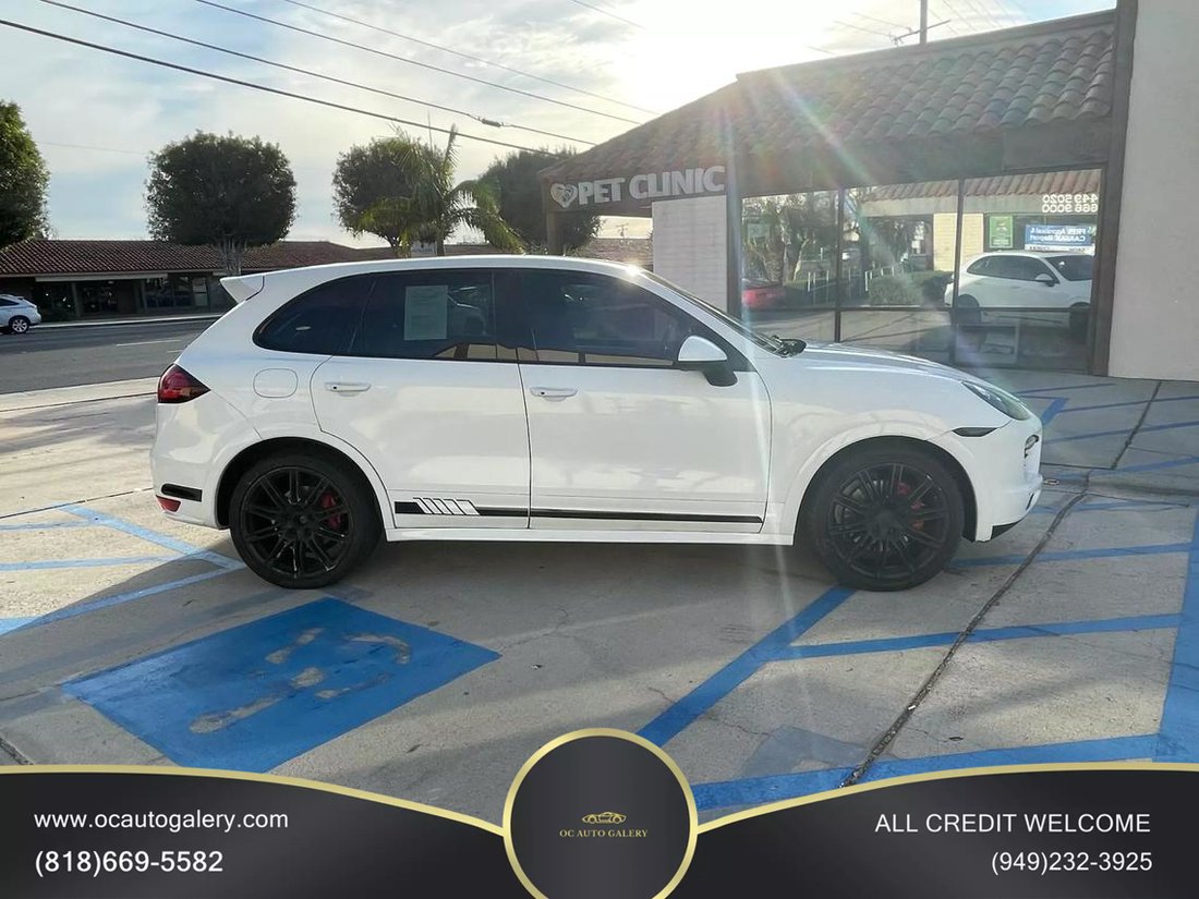 Suv in Orange, California, United States 3 - 12942297