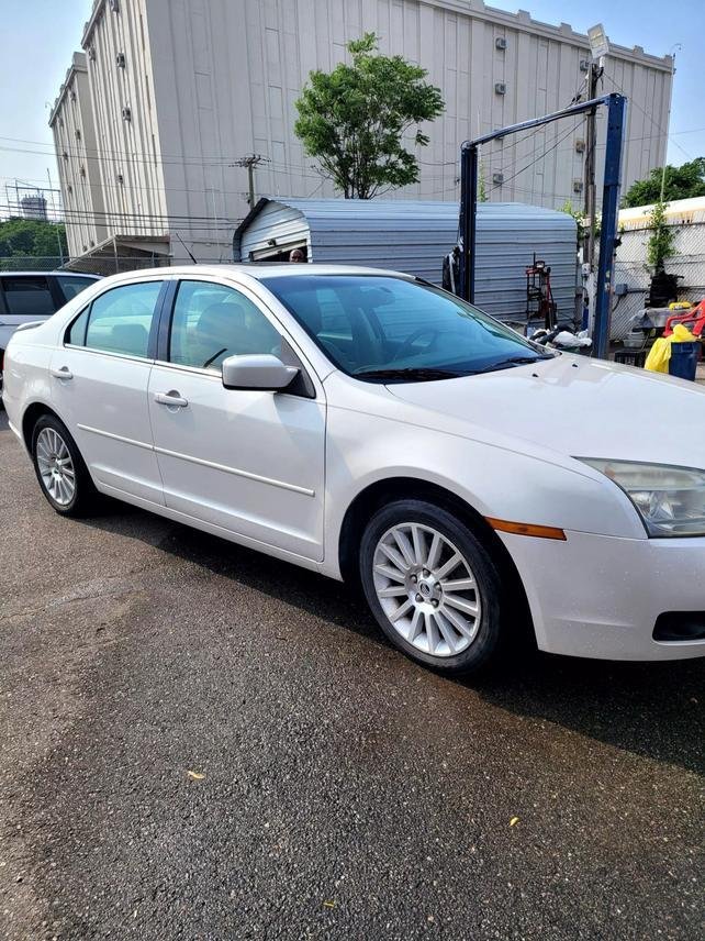 Sedan in Newark, New Jersey, United States 2 - 12956369