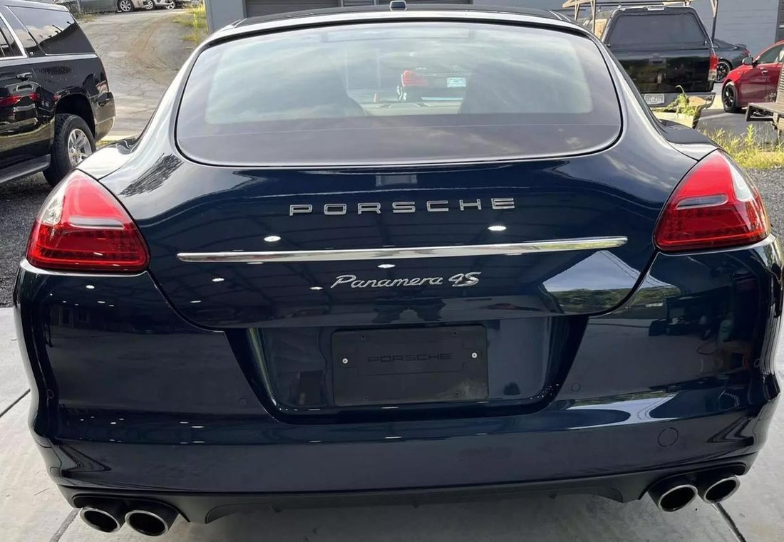 Sedan in Newark, NJ, United States 5 - 13215252