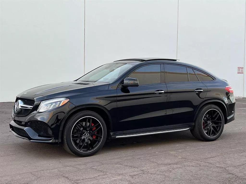 Suv in Phoenix, Arizona, United States 2 - 13061575
