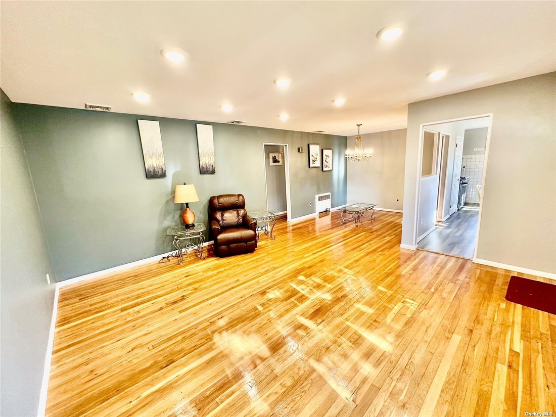 House For Rent In Hicksville