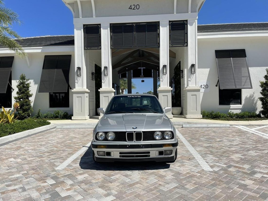 Sedan in Fort Lauderdale, Florida, United States 2 - 12549313