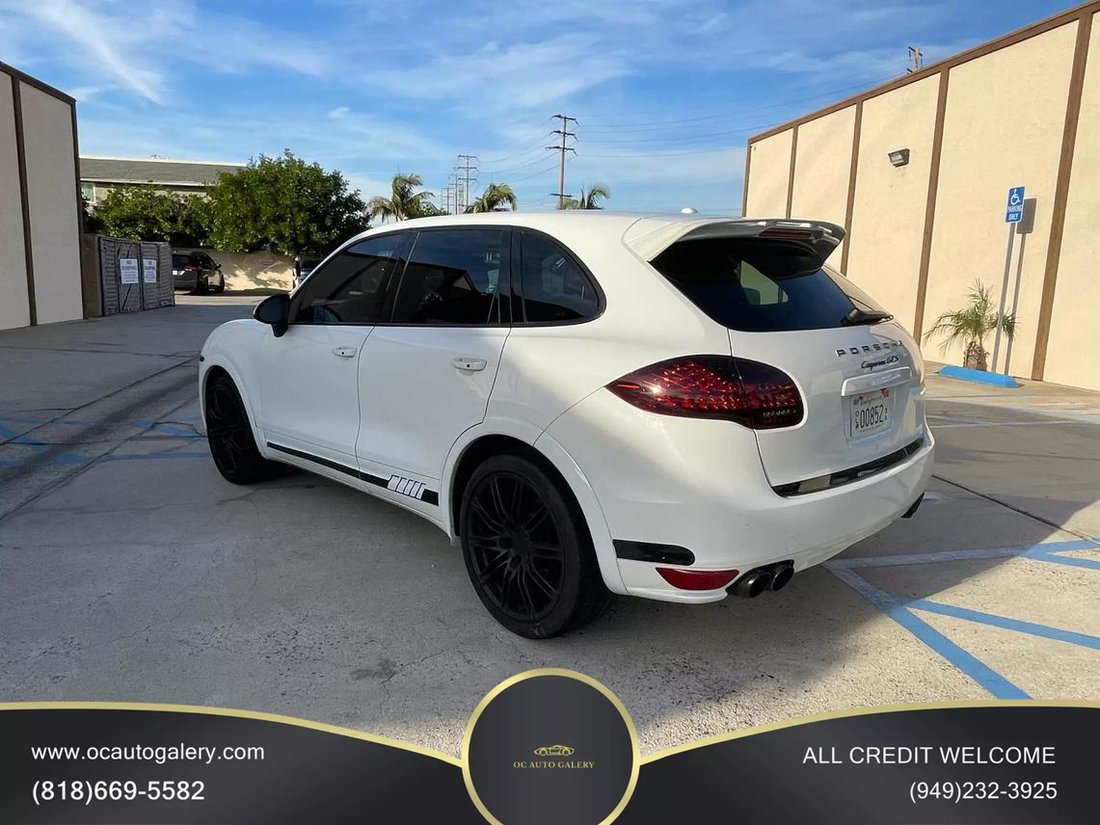 Suv in Orange, California, United States 5 - 12942297