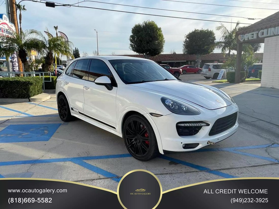 Suv in Orange, California, United States 2 - 12942297