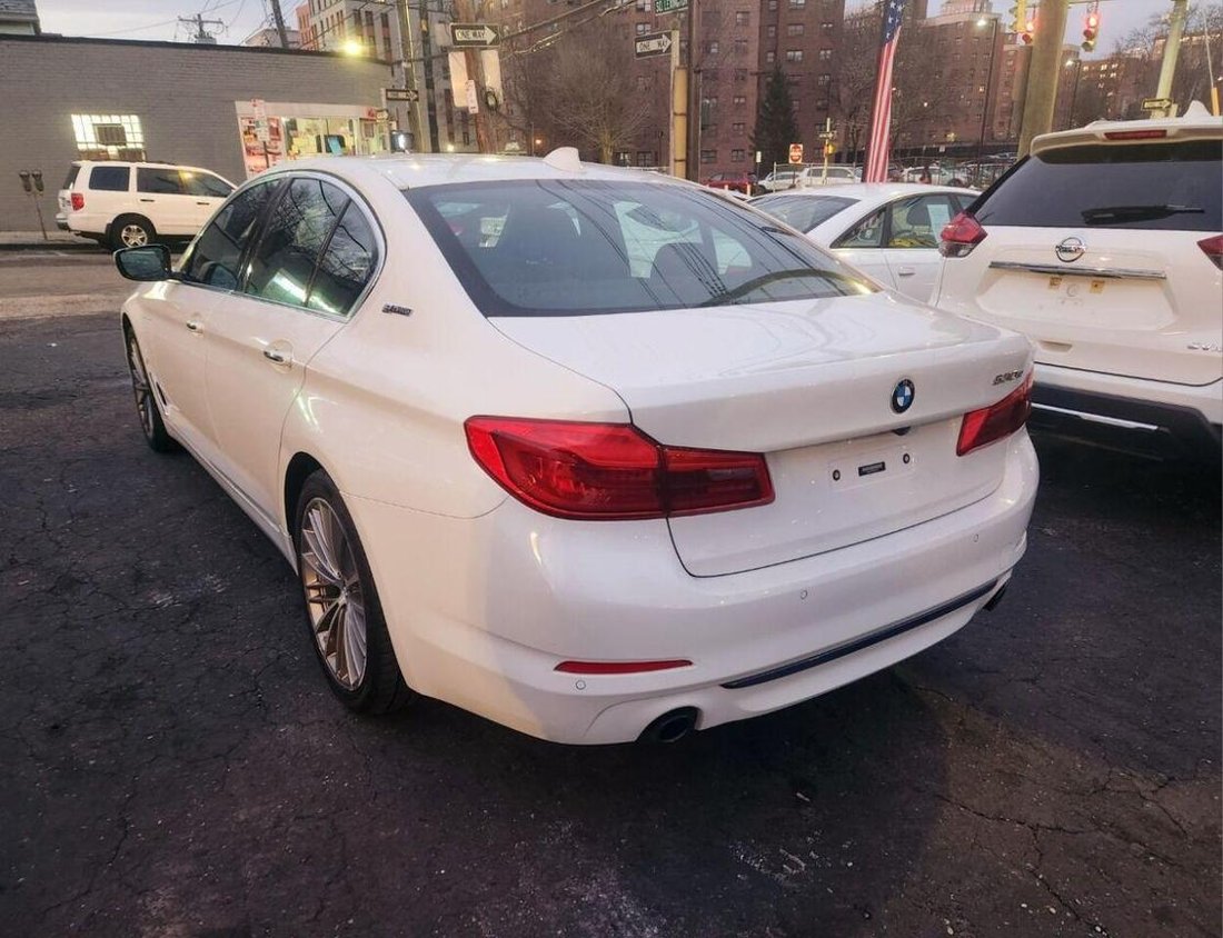 Sedan in White Plains, NY, United States 4 - 13544014