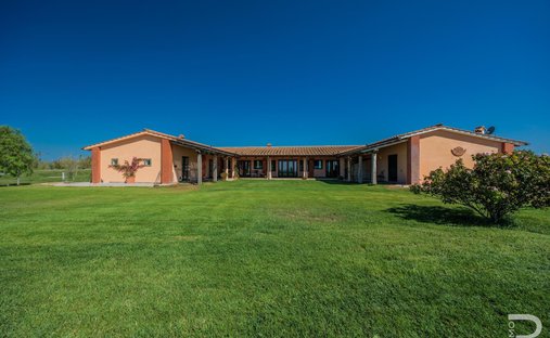 Villa in Orbetello, Tuscany, Italy 1