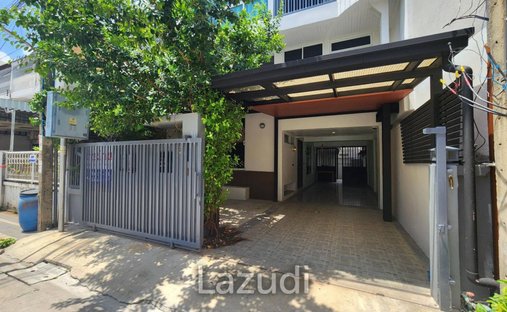 House in Bangkok, Bangkok, Thailand 1