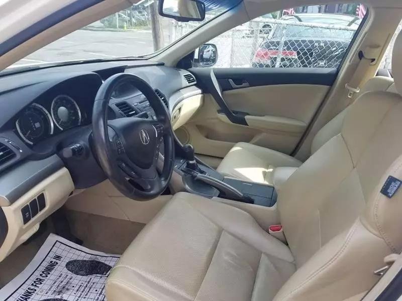 Sedan in White Plains, NY, United States 5 - 13543262