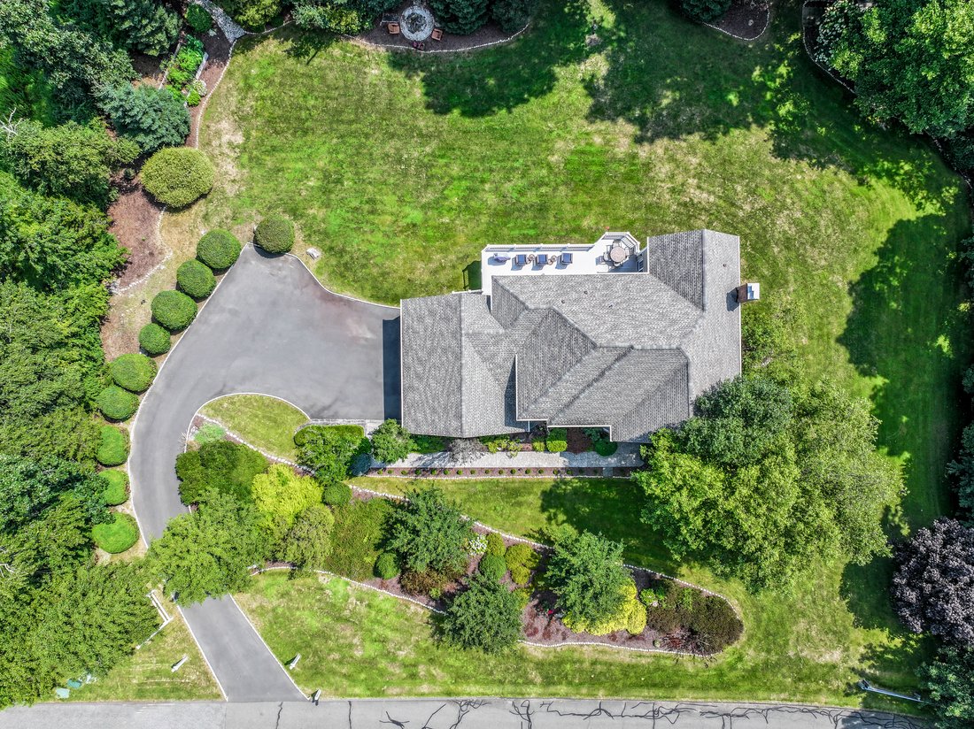 70 Trailside Drive In Monroe, Connecticut, United States For Sale