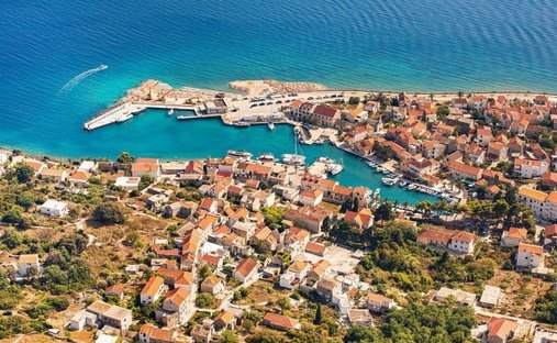 Land in Sucuraj, Split-Dalmatia County, Croatia 1