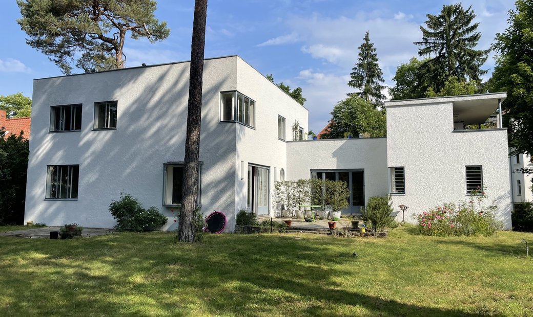 Bauhaus バウハウス　Germany ドイツ　Peter Behrens Bauhaus Masterpiece By Peter Behrens In Berlin, Berlin