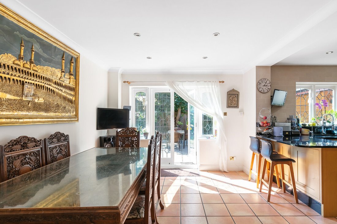 House in Hounslow, England 3 - 14642724