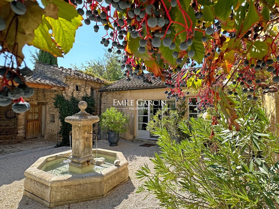 Villa in Cabrières-d'Avignon, Provence-Alpes-Côte d'Azur, France 2 - 14646713