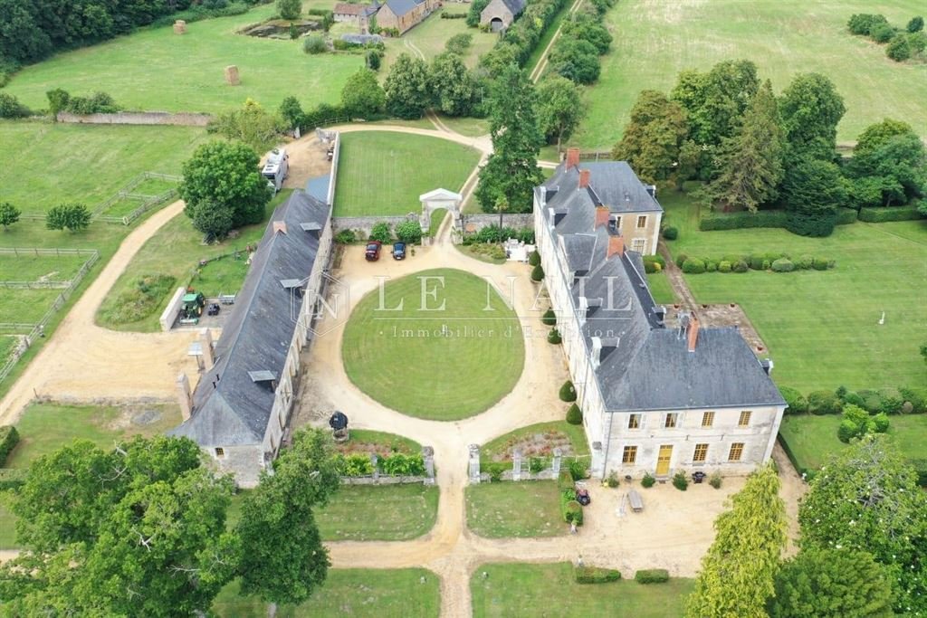 Château des Quatre Saisons: A Whisper of Versailles in Pays de la Loire - 5