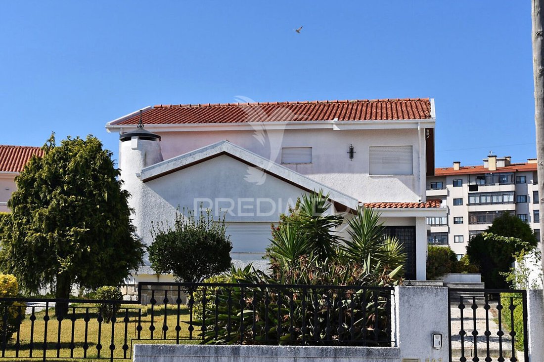 House in Mafamude e Vilar do Paraiso, Porto District, Portugal 1 - 12861045