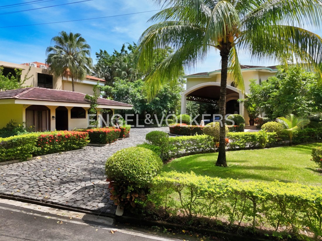 House in Playa Herradura, Puntarenas Province, Costa Rica 2 - 14650476