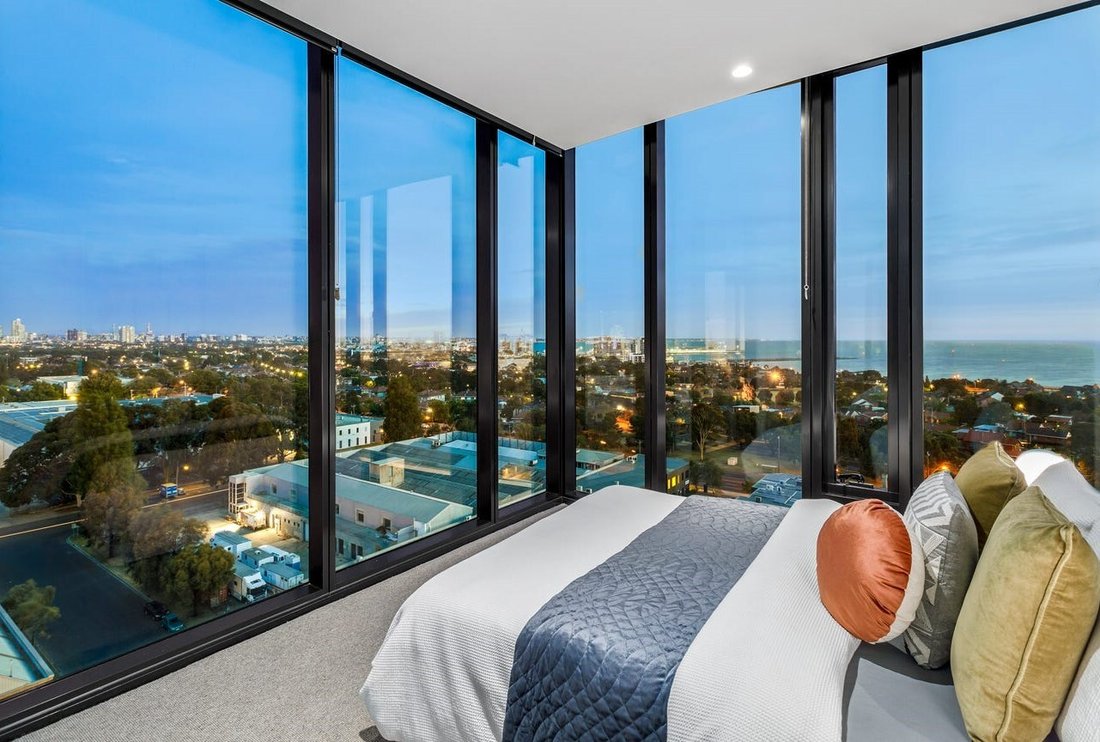 Curated visual reference: Gallery Detail: Extraordinary Penthouse With Panoramic In Port Melbourne Victoria
