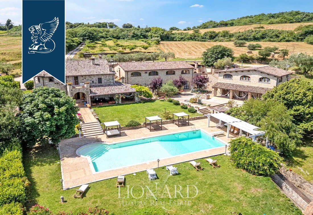 Villa in Todi, Umbria, Italy 1 - 14654783