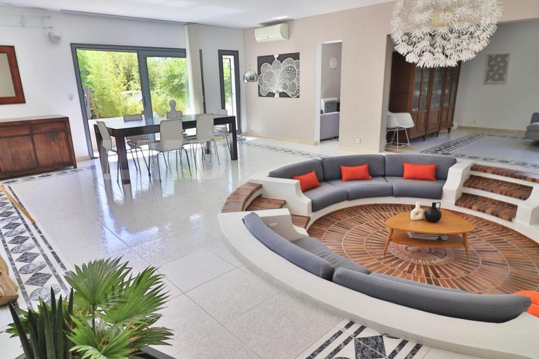 House in Pujaut, Occitania, France 5 - 14406373