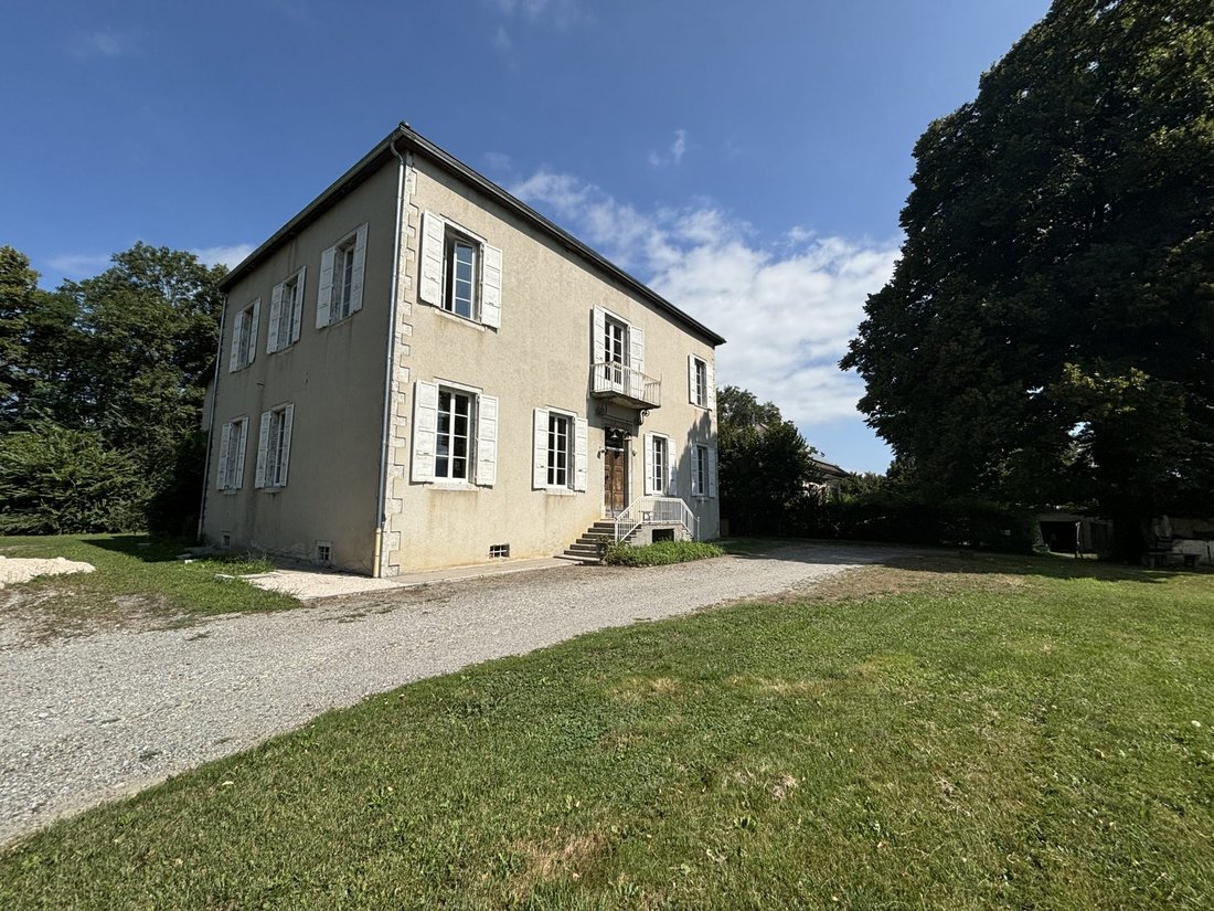 Château des Rêves Éternels – A 1840 Masterpiece Between Alps & Vineyards