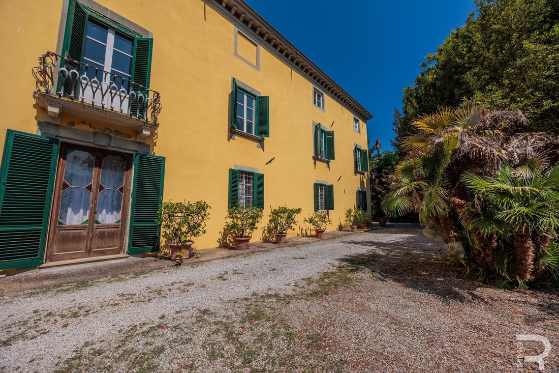 Villa in Historic Center, Lucca, Tuscany 3 - 14659434