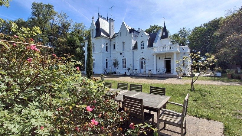 Whispers of Elegance: A Restored 19th-Century Château in Loches’ Golden Silence