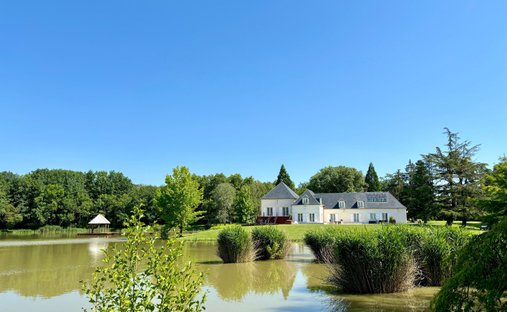 House in Saint-Cyran-du-Jambot, Centre-Val de Loire, France 1