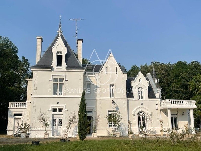 Whispers of Elegance: A Restored 19th-Century Château in Loches’ Golden Silence