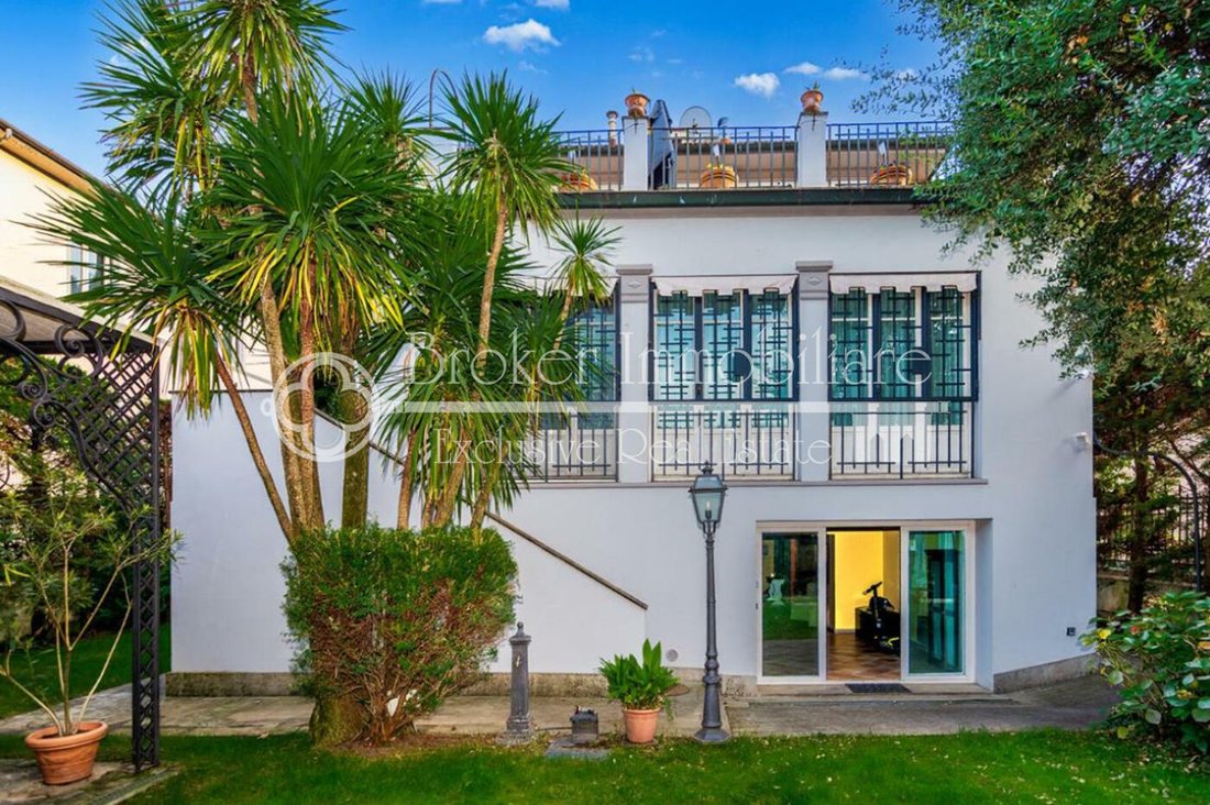 Villa en Lucca, Toscana, Italia 1 - 14664026