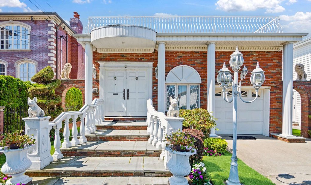 House Howard Beach In New York, New York, United States For Sale (14666404)