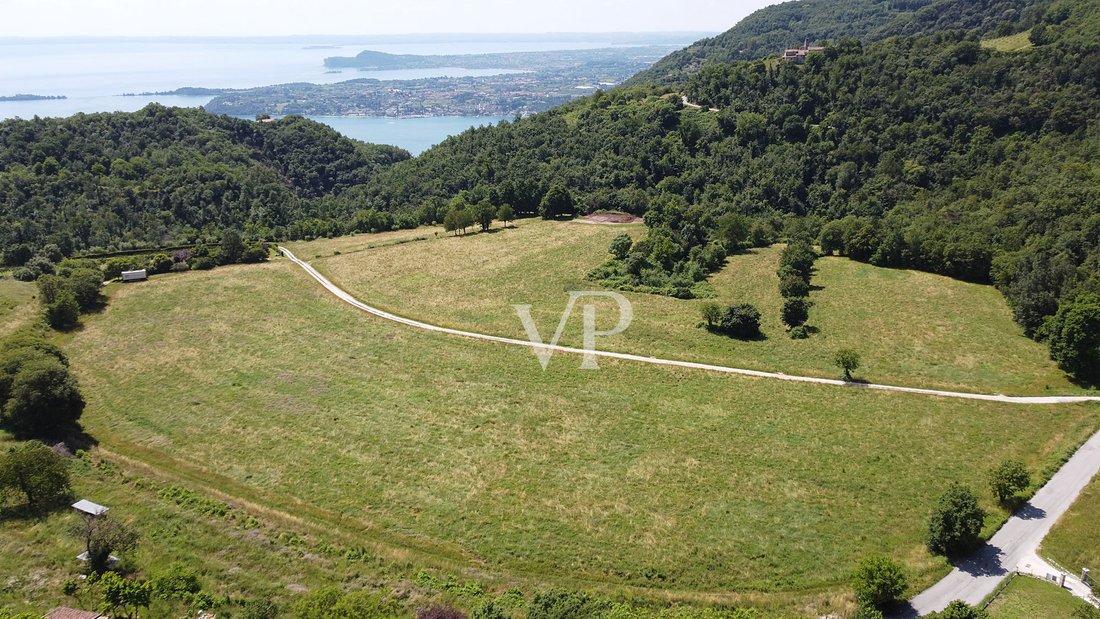 Land in Salo, Lombardy, Italy 3 - 14667315
