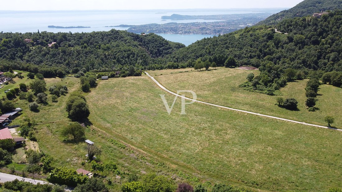 Land in Salo, Lombardy, Italy 4 - 14667315