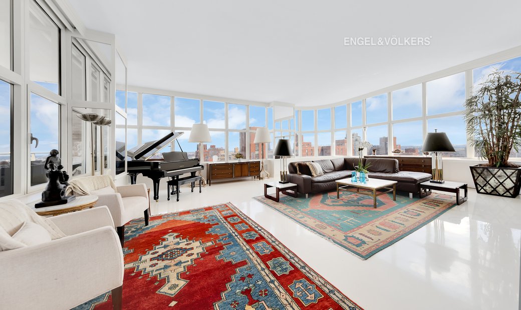 Full Floor Sun Drenched Penthouse With In New York, New York, United ...