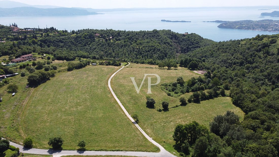 Land in Salo, Lombardy, Italy 2 - 14667315