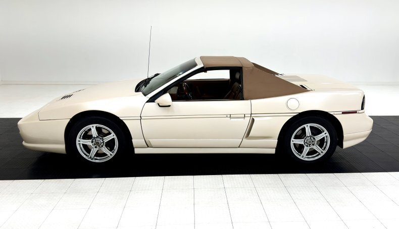 Cabriolet in Morgantown, United States 3 - 14667175