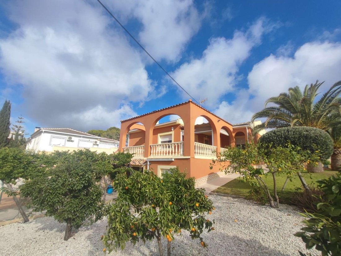 Chalet in Torrevieja, Valencian Community, Spain 1 - 14532692