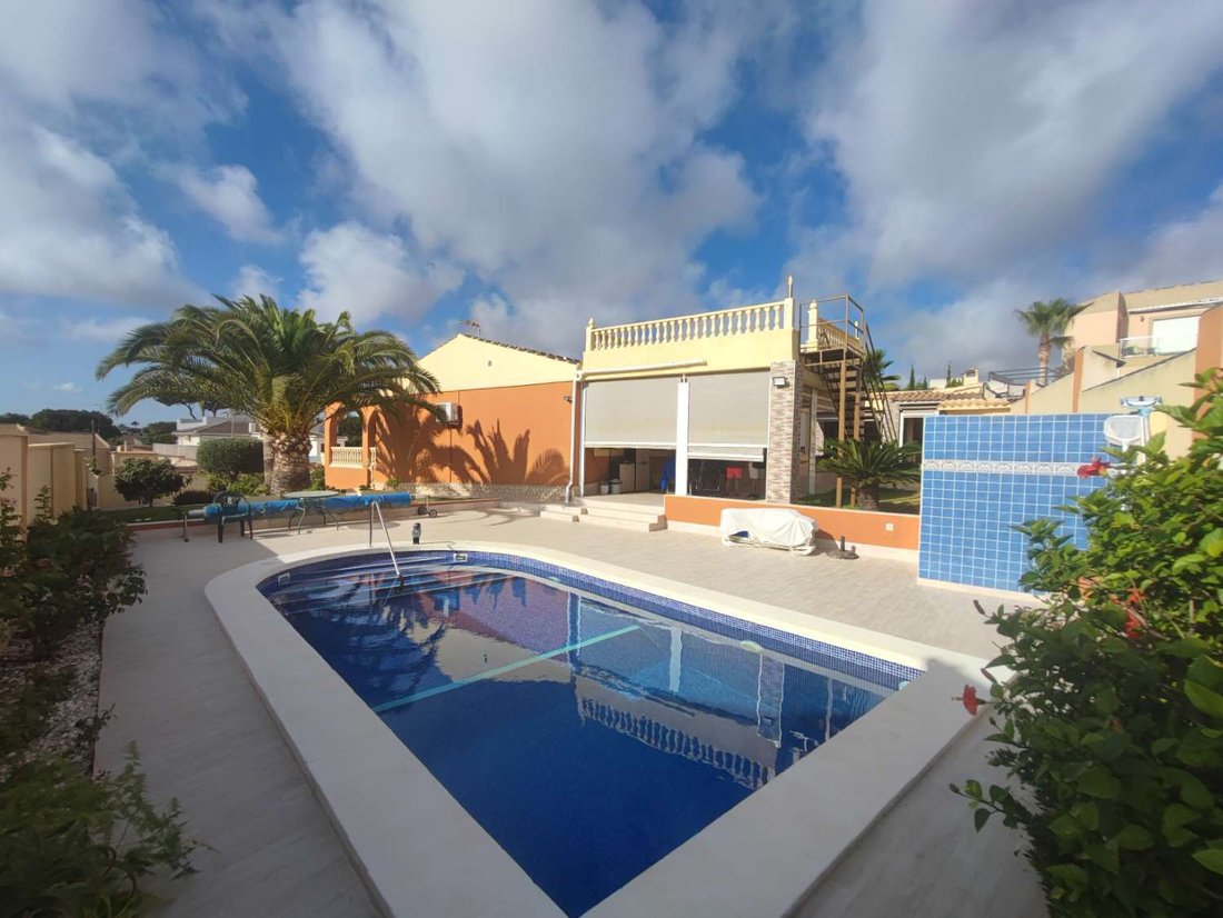 Chalet in Torrevieja, Valencian Community, Spain 2 - 14532692