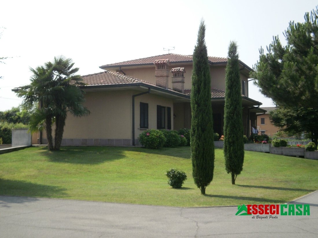 Villa in Casirate d'Adda, Lombardy, Italy 1 - 14668443